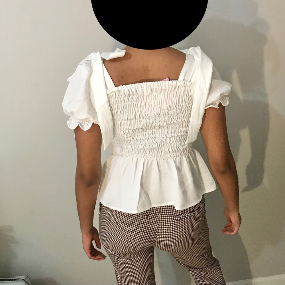 Short puff sleeve smocked ruched top - Picture 3 of 4